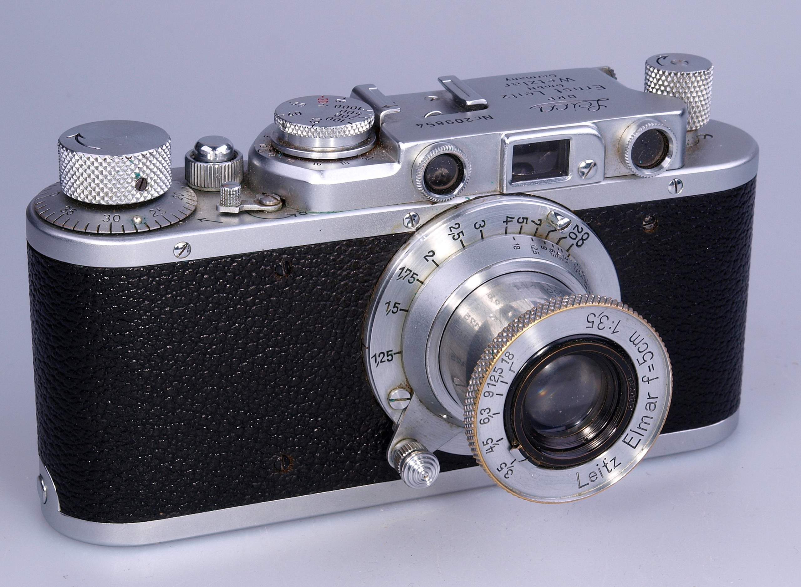 Leica model II ( 1936 ) with Elmar 5cm F3.5 collapsible lens. Chrome  finish. Nr 209854. - Wide Angle