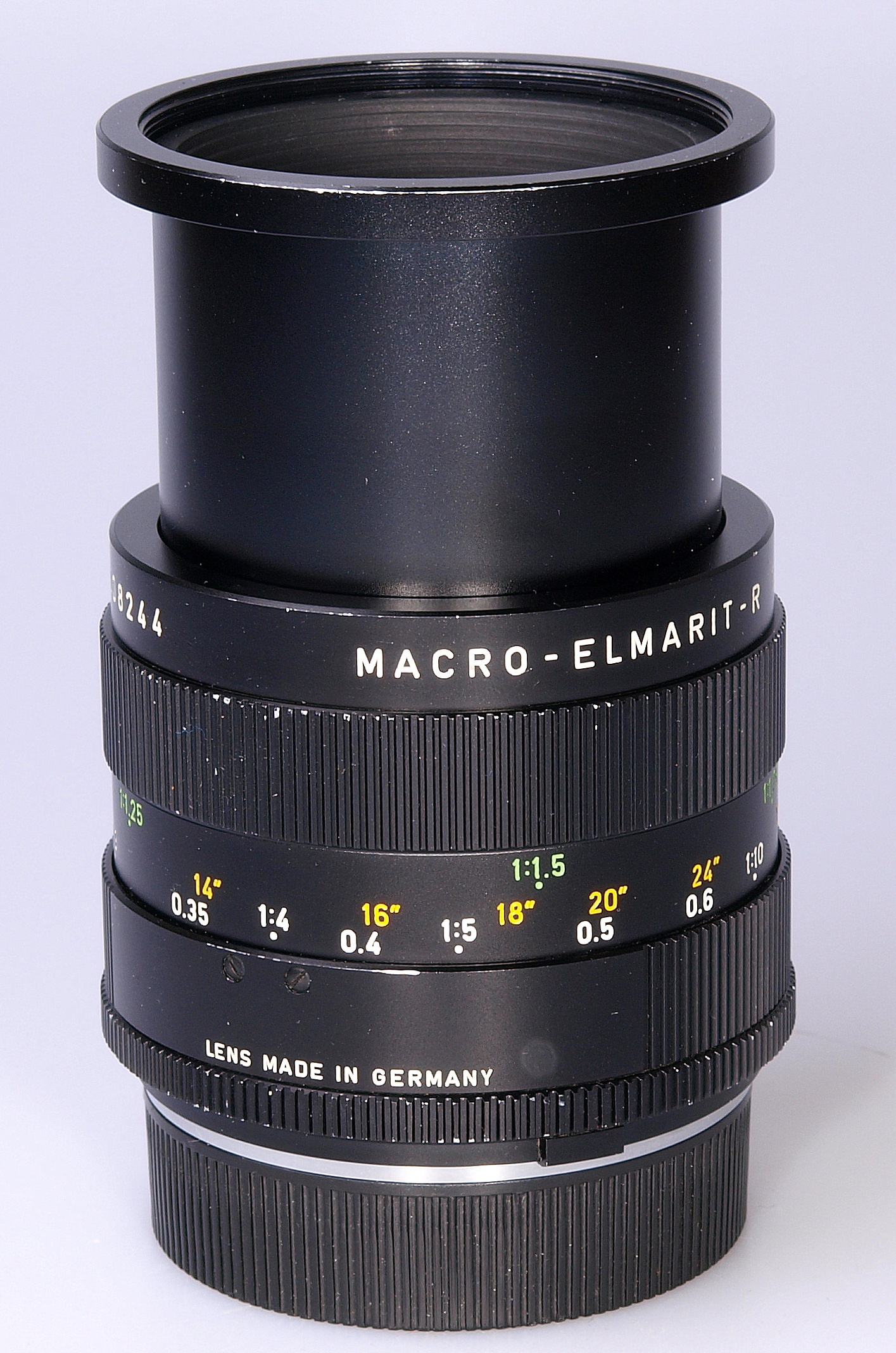 Angënieux Zoom 35-70mm F2.5/3.3 lens for use with Leica R mount 3cam. 1982 